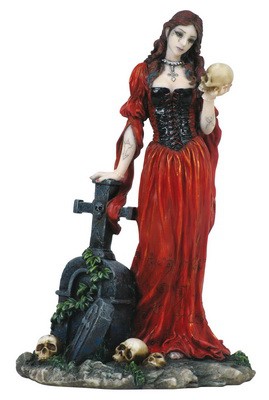 Gothic Queen in rotem Prachtkleid